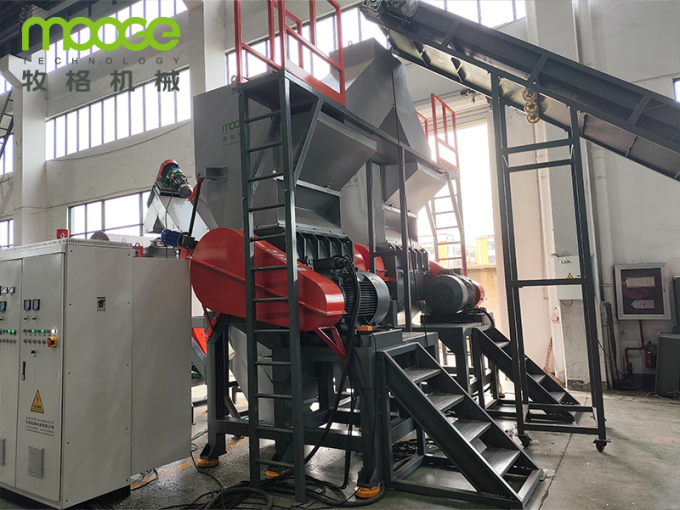 Feststehender Klingen-Flaschenzerkleinerer für 4 Abfall-Plastikflaschen zur Online-Unterstützung beim Recycling 4