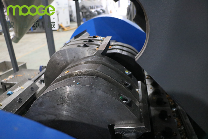 Feststehender Klingen-Flaschenzerkleinerer für 4 Abfall-Plastikflaschen zur Online-Unterstützung beim Recycling 9